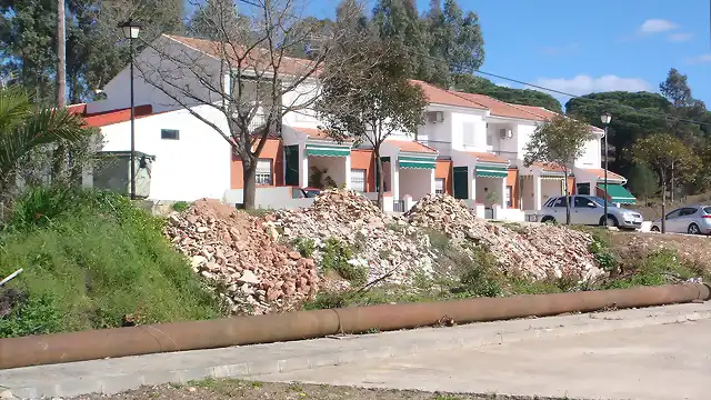 La Foto denuncia-Escombros en V.Alegre-Fot.J.Ch.Q.Febrero 2014.jpg