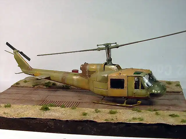 Bell UH-1B_01