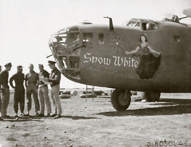 42-40364-B-24D-Liberator-9AF-98BG343BS-Y-Snow-White-and-the-Seven-Dwarves-nose-art-left-side-01 42-40364-B-24D-Liberator-9AF-98BG343BS-Y-Snow-White-and-the-Seven-Dwarves-nose-art-left-side-01