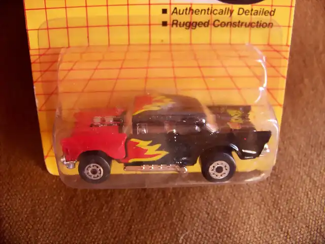 MATCHBOX Chevy '57 post apocalptico (original) (1)