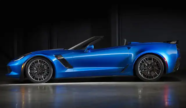 2015-Chevrolet-Corvette-Z06-convertible-side-view