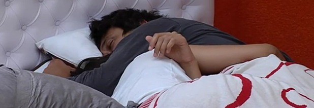 En la cama GH (39) En la cama GH (39)