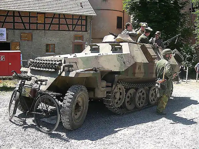 sdkfz251_1_1_of_4