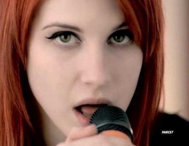 Hayley-hayley-williams-1030582_500_388