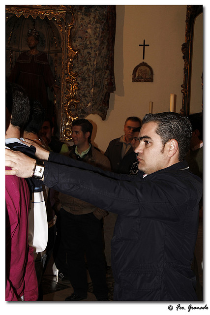 Antonio Bueno igualando a su Cuadrilla de Costaleros de la Virgen de los Dolores Hermandad Santo Entierro 2011