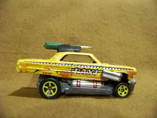 HOT WHEELS Impala '64 post apocalptico 2 (2)