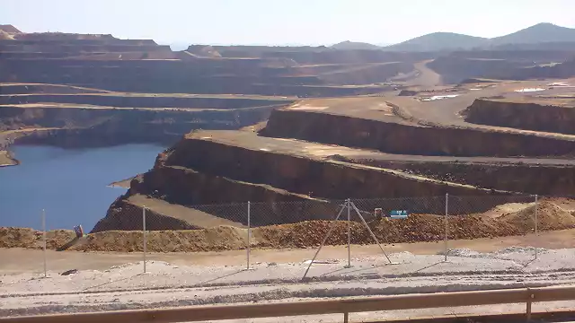Una mina que espera-Oct-Novbre. 2014-Fot.J.Ch.Q.jpg (10)