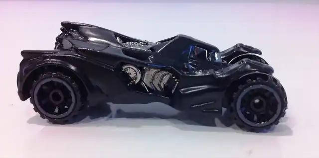 Batman Arkham Knight Batmobile_2015_2