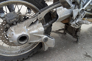 swing-arm-bmw-broken2