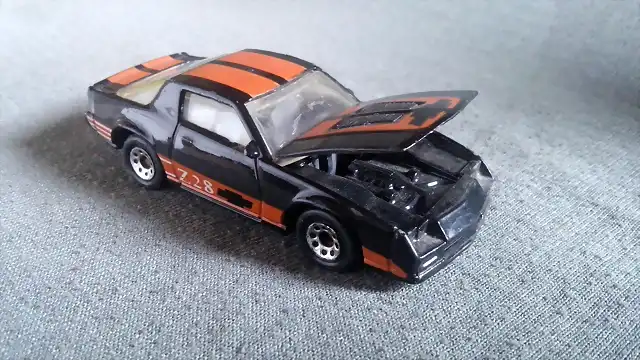 Camaro IROC-Z28 MATCHBOX (1)