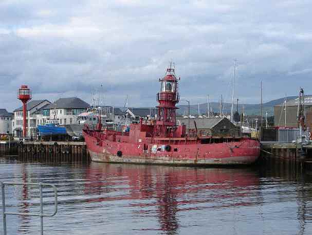 former-cil-lightship-skua-seen-at-arklow-port-the-light-in-the-left-of-the-photograph-is-from-the-albatross-that-was-towed-south-on-saturday