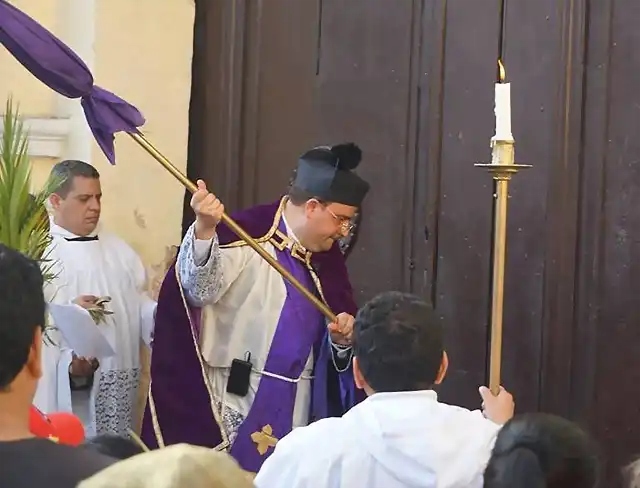 domingo de ramos lima golpe puerta