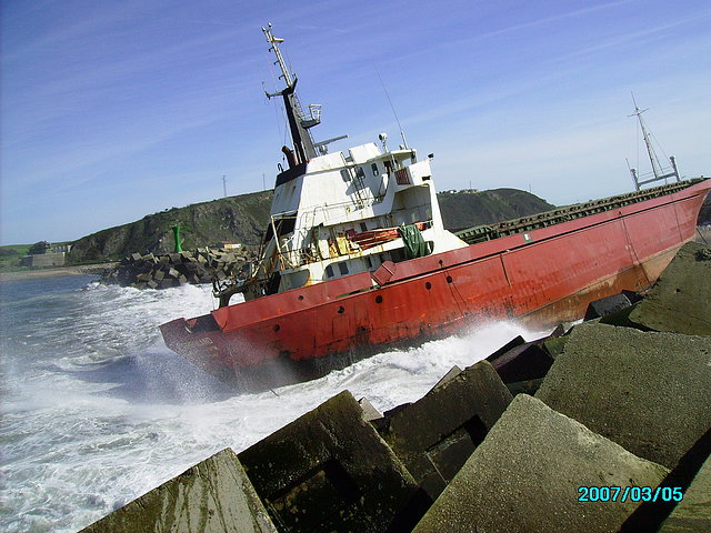 con la mar se va arrimando con la mar se va arrimando