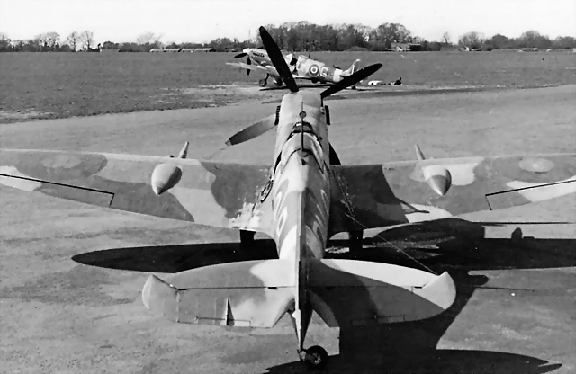 spitfire-mk-xic-cannon-blisters-793910 spitfire-mk-xic-cannon-blisters-793910