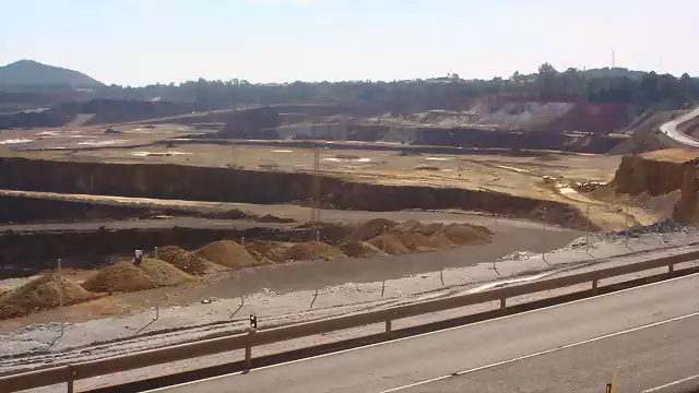 Una mina que espera-Oct-Novbre. 2014-Fot.J.Ch.Q.jpg (8)