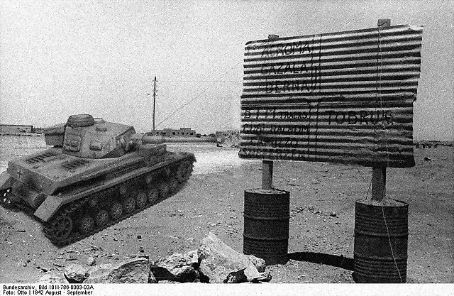 Bundesarchiv_Bild_101I-786-0303-03A%2C_Nordafrika%2C_VW-K%C3%BCbel%2C_Stra%C3%9Fenschild