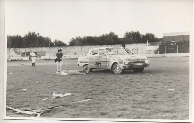foto-1965-ford-falcon-club-ferrocarril-oeste 2 foto-1965-ford-falcon-club-ferrocarril-oeste 2