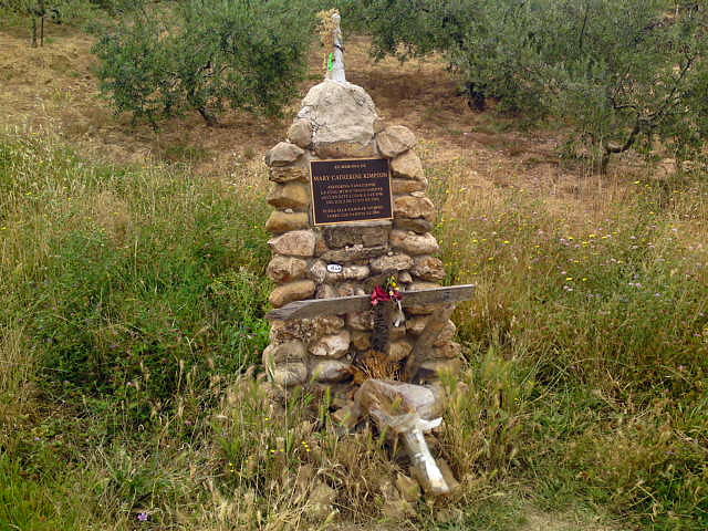 monumento a otro peregrino fallecido