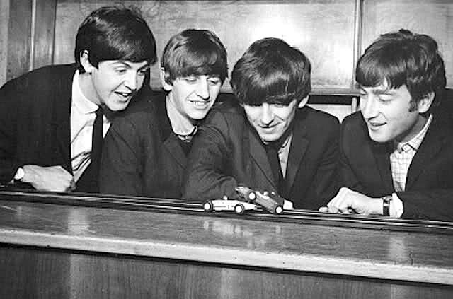 Beatles + Scalextric 5 Beatles + Scalextric 5
