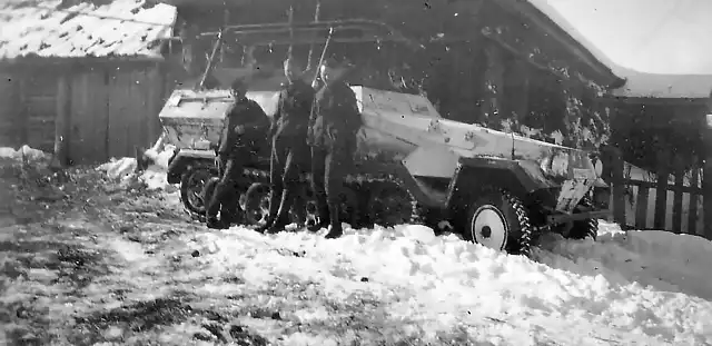 SdKfz_251-3_winter_camo