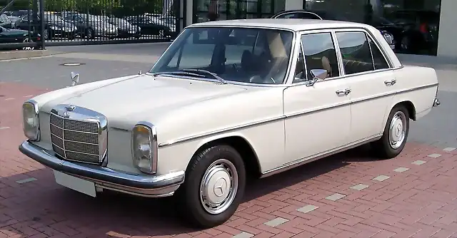 1200px-Mercedes-Benz_W115_front_20080816