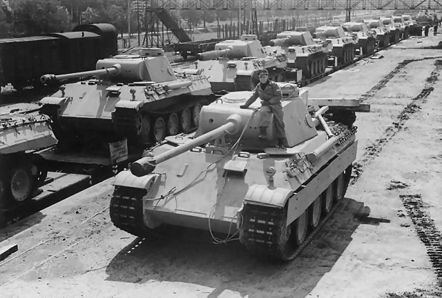 Bundesarchiv_Bild_183-H26258,_Panzer_V_-Panther- Bundesarchiv_Bild_183-H26258,_Panzer_V_-Panther-