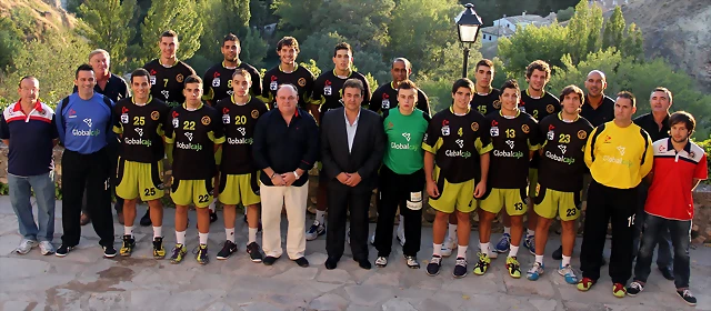 Plantilla2012-2013 glovalcaja ciudad encantada Plantilla2012-2013 glovalcaja ciudad encantada