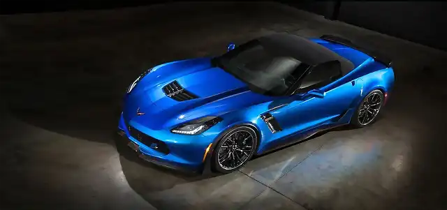 2015-chevrolet5-corvette-z06-convertible-front-three-quarter-top-up.jpeg