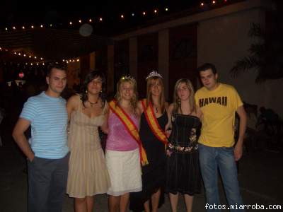 Reina y Miss Turismo 2006 y amigos