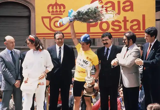 Perico-Vuelta1985-Podio2