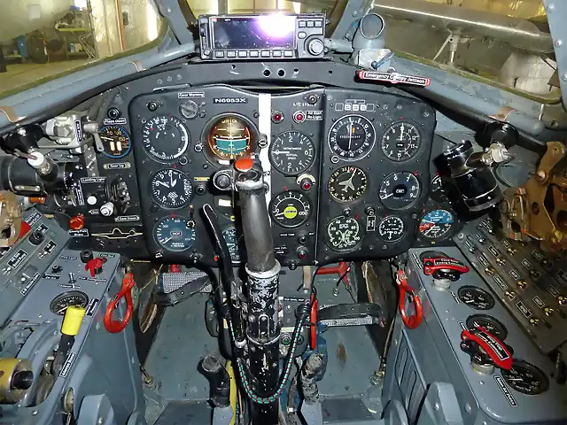 MiG17-cockpit-800