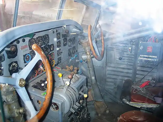 800px-Junkers_Ju-52_3m_cockpit