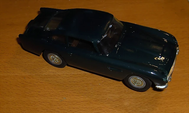 Aston Martin DB5 Verde Oscuro 4 Aston Martin DB5 Verde Oscuro 4