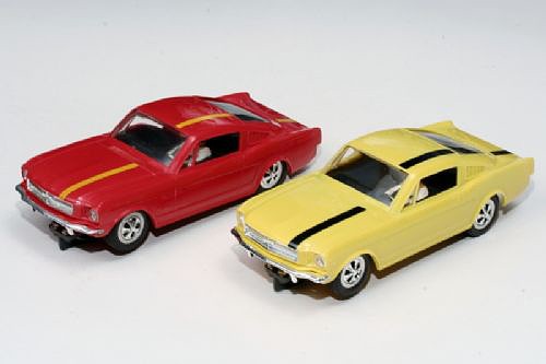 Atma Ford Mustang Fast Back 1966 Rojo-Amarillo Atma Ford Mustang Fast Back 1966 Rojo-Amarillo