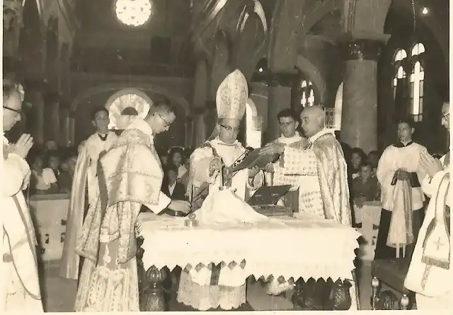 misal crismal 1962 en  catedral tolima mons MONSE?OR RUBEN ISAZA RESTREPO