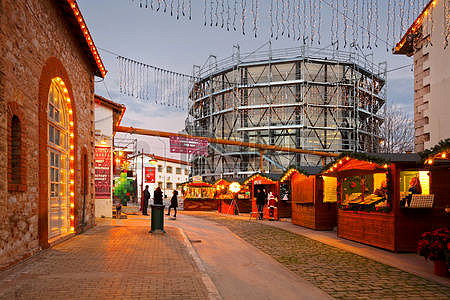 49732635-feria-de-navidad-y-el-mercado-en-el-barrio-de-gazi-en-las-antiguas-f-bricas-de-gas-de-atenas-grecia 49732635-feria-de-navidad-y-el-mercado-en-el-barrio-de-gazi-en-las-antiguas-f-bricas-de-gas-de-atenas-grecia
