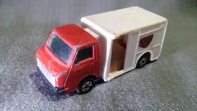 Isuzu Elf TOMICA (3)