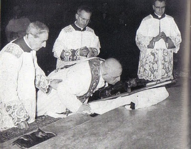 John XXIII adoring the cross