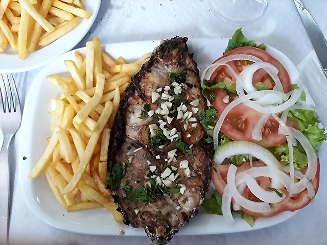 Filete de verrugato con patatas Filete de verrugato con patatas