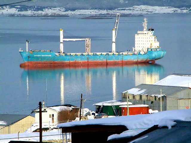 Barco fantasma en la Bahía de Ushuaia Barco fantasma en la Bahía de Ushuaia