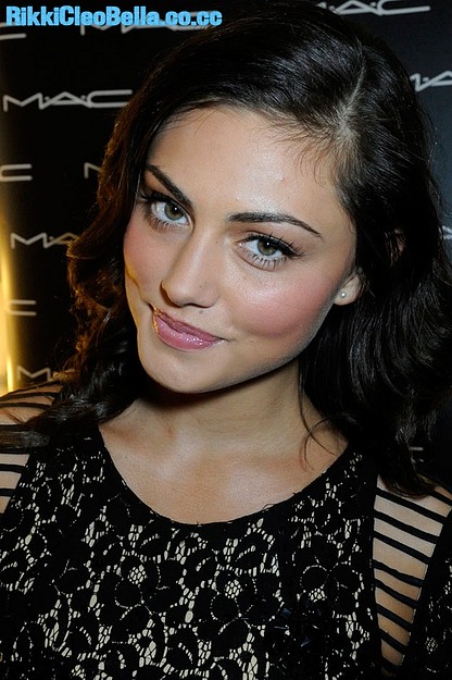 phoebe-tonkin