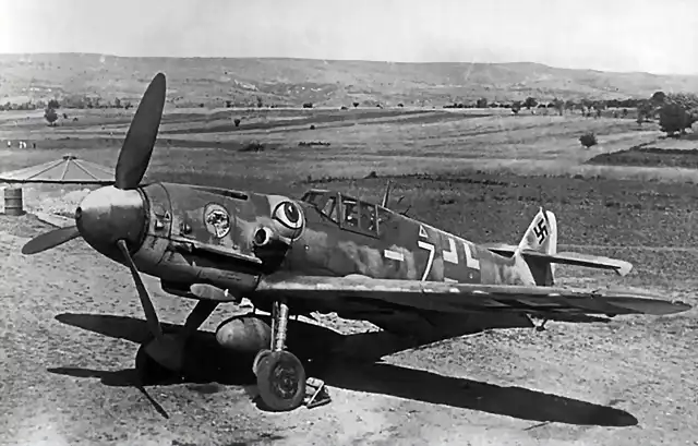 Messerschmitt-Bf-109G6R3-4.JG51-White-7-Elias-Kuhlein-Bulgaria-Jun-1944-03