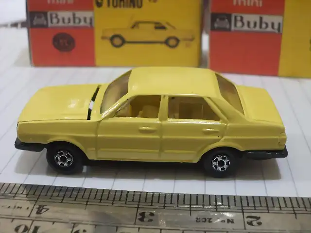 1120 Volkswagen Gacel amarillo