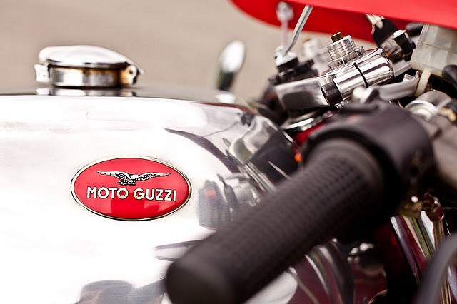 guzzi8negro2 guzzi8negro2
