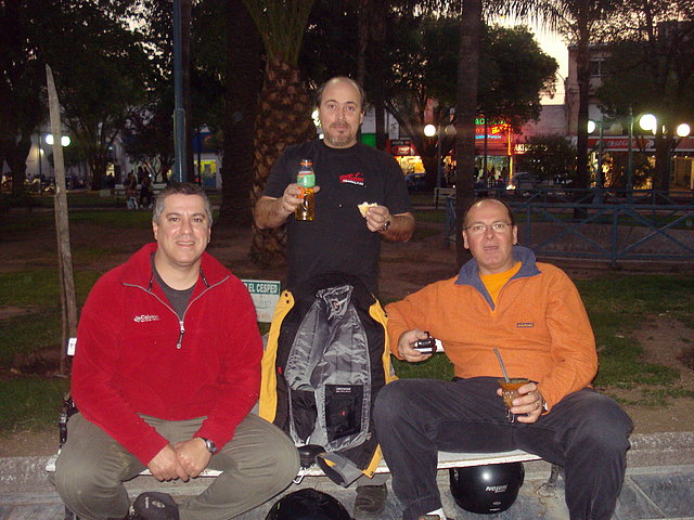 Tomando mate en la plaza de San Luis.