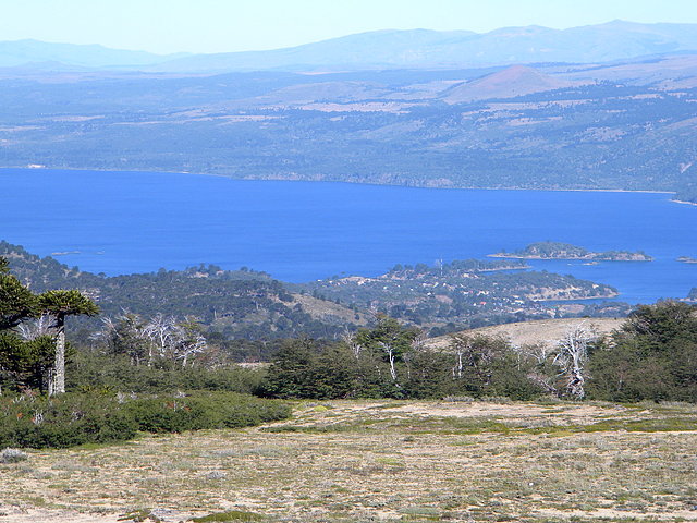 Villa Pehuenia desde el Batea Mahuida