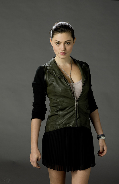 phoebe-tonkin-es-faye-chamberlain-en-el-circulo-secreto