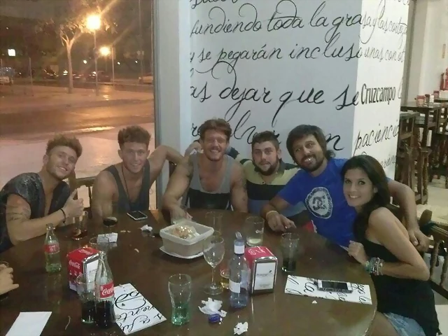 Hugo y Mar?a 30-8-2013 con los gemelos