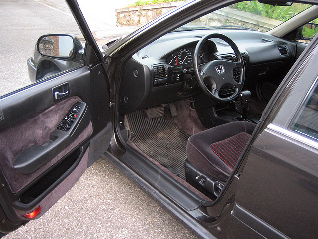Honda Accord 2.2i auto. Interior