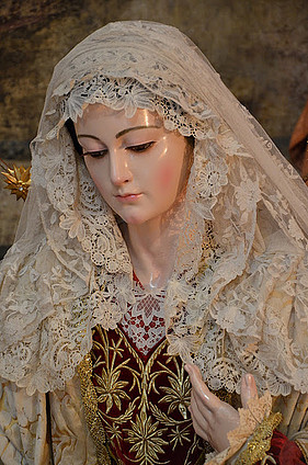 La Virgen del Triunfo vestida para el Belen